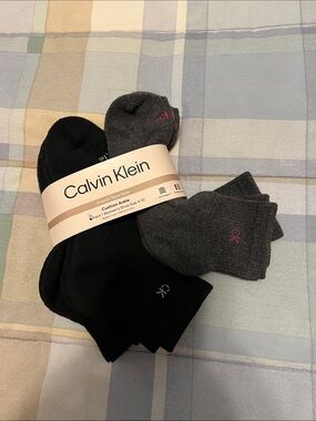 Calvin Klein Women's/Unisex Ankle Socks Pack — Black & Charcoal with Pink Logo